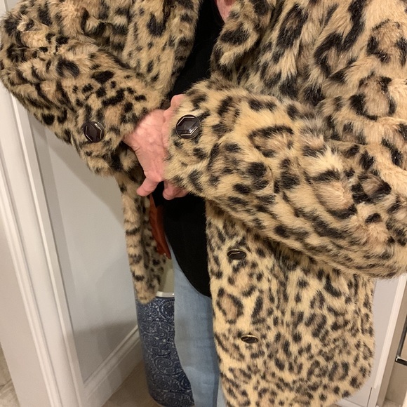 Faux Fur Leopard 🐆 Animal Print Mid-Length Vintage Coat Mob Wife Cool Buttons ✧ - Picture 5 of 15
